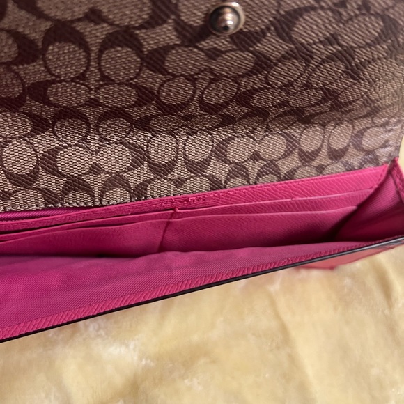 Pre owned pink Coach wallet very good condition a couple of small spots - Picture 5 of 6